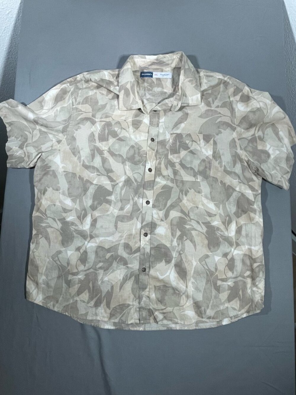 Old Navy Men’s Tropical Leaf Print Short Sleeve Everyday Shirt Size XXL Beige Ta